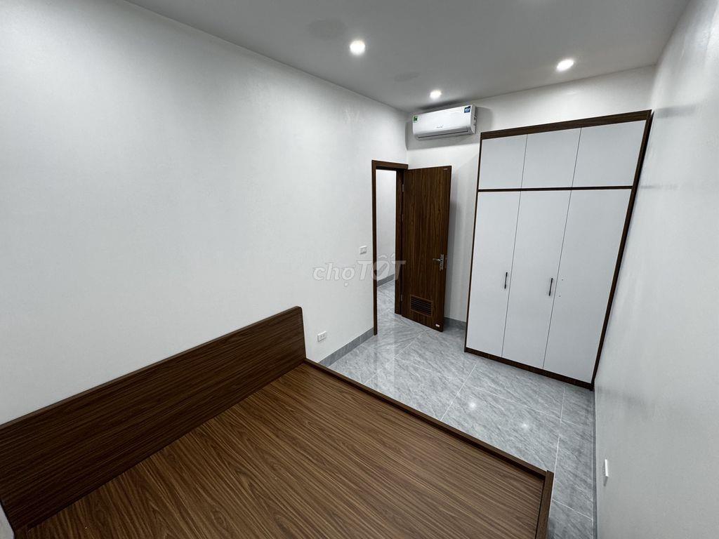 Cho thuê căn hộ 2 ngủ, mặt phố Q.Cầu Giấy