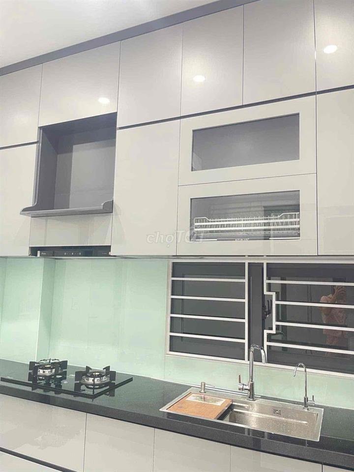 Bán nhà đẹp nội thất sang trong,sau nhà có dãy phòng cho thuê