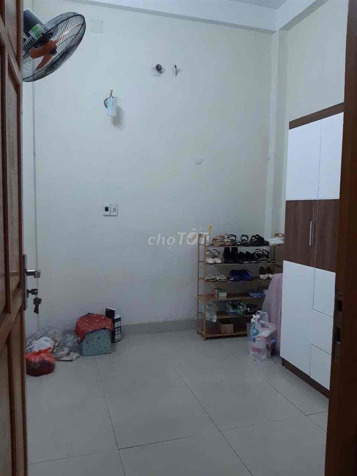 Nhà mặt tiền, có dòng tiền cho thuê