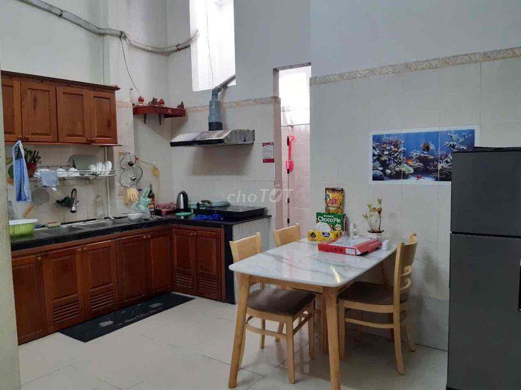 Nhà mặt tiền, có dòng tiền cho thuê