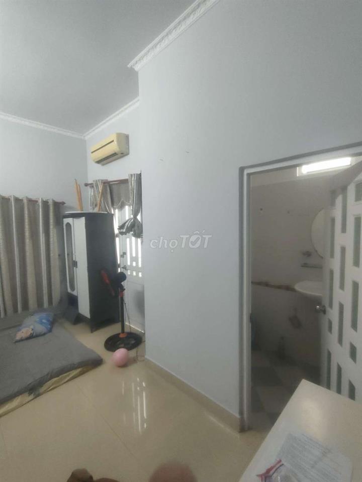 Phòng ban công ngay cạnh Đại học công nghiệp