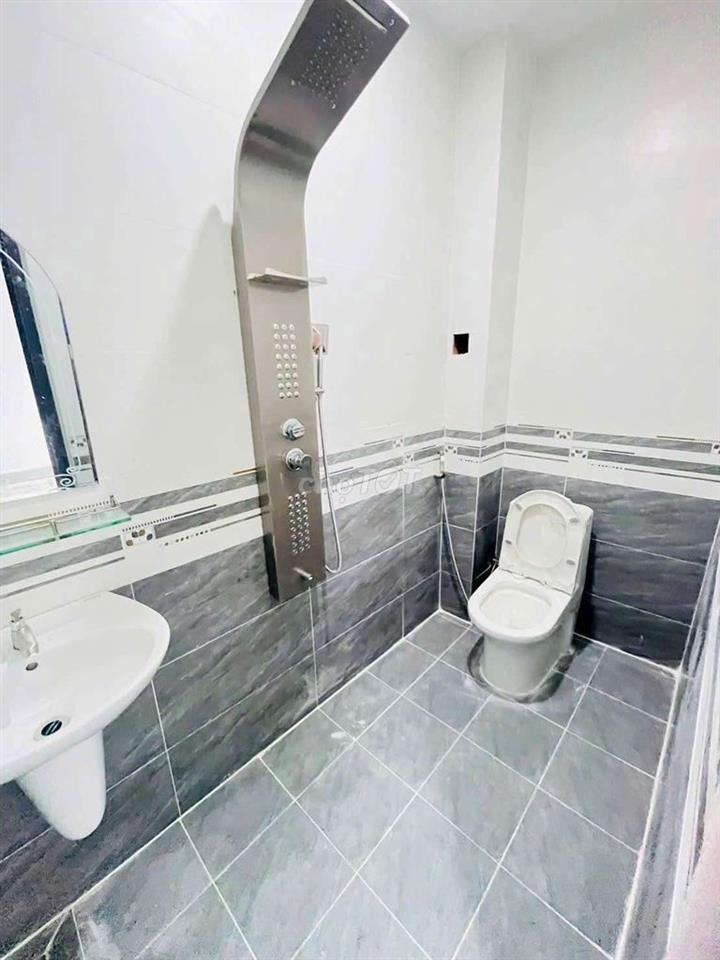 cần bán nhà sổ riêng gần BigC dĩ an