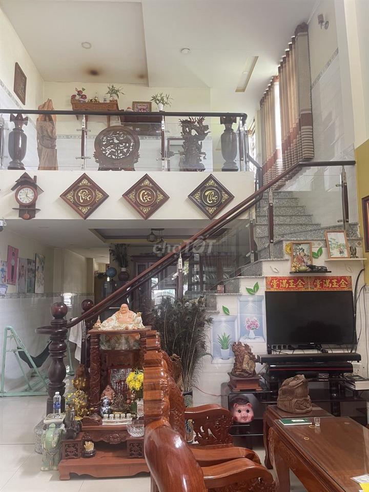 Bán nhà đất có vườn cây ăn trái