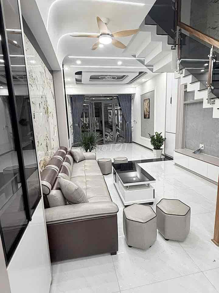 Chính chủ cần bán nhà phố ở Thuận An - 1 triệt 2 lầu
