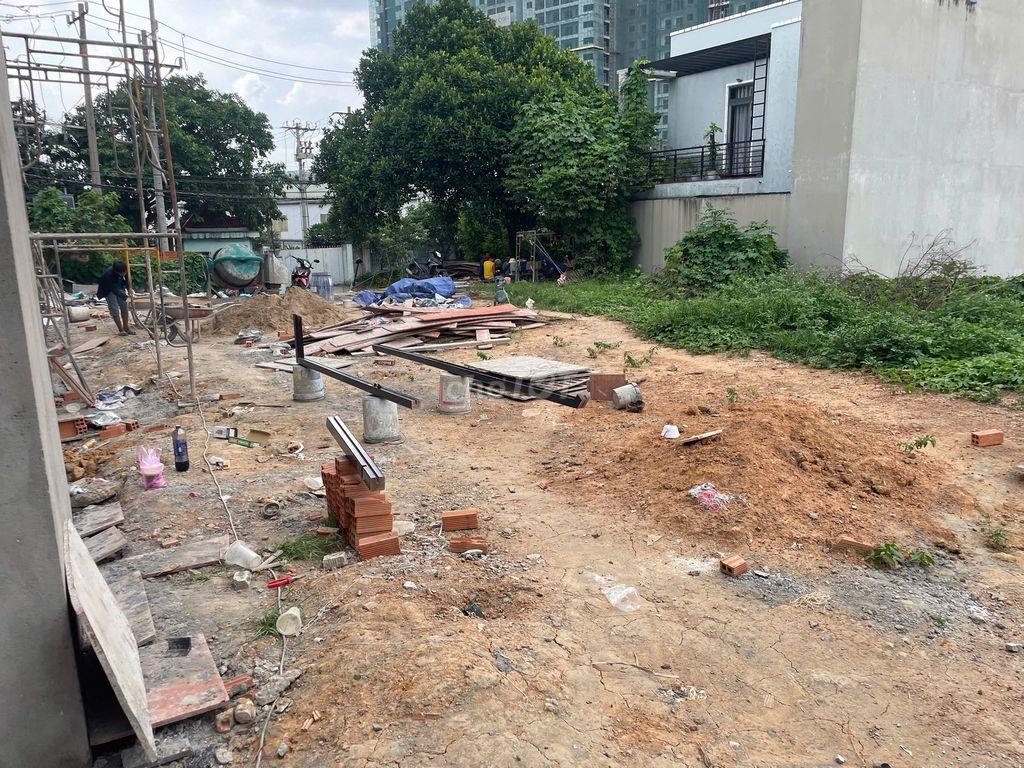 CHo thuê Đất 1.300m2, Nguyễn Thị Minh Khai, Giá 10tr/ tháng