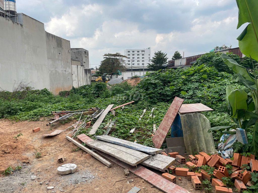 CHo thuê Đất 1.300m2, Nguyễn Thị Minh Khai, Giá 10tr/ tháng