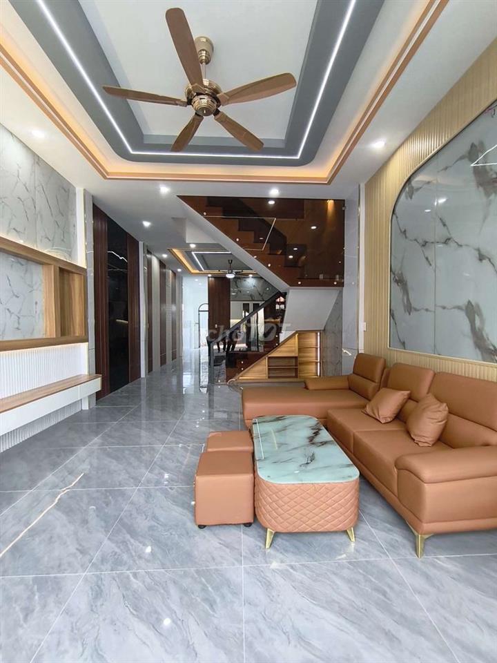NHÀ MẶT TIỀN 148M2 KHU DÂN CƯ MẪU GIÁO LONG TRẠCH FULL NỘI THẤT