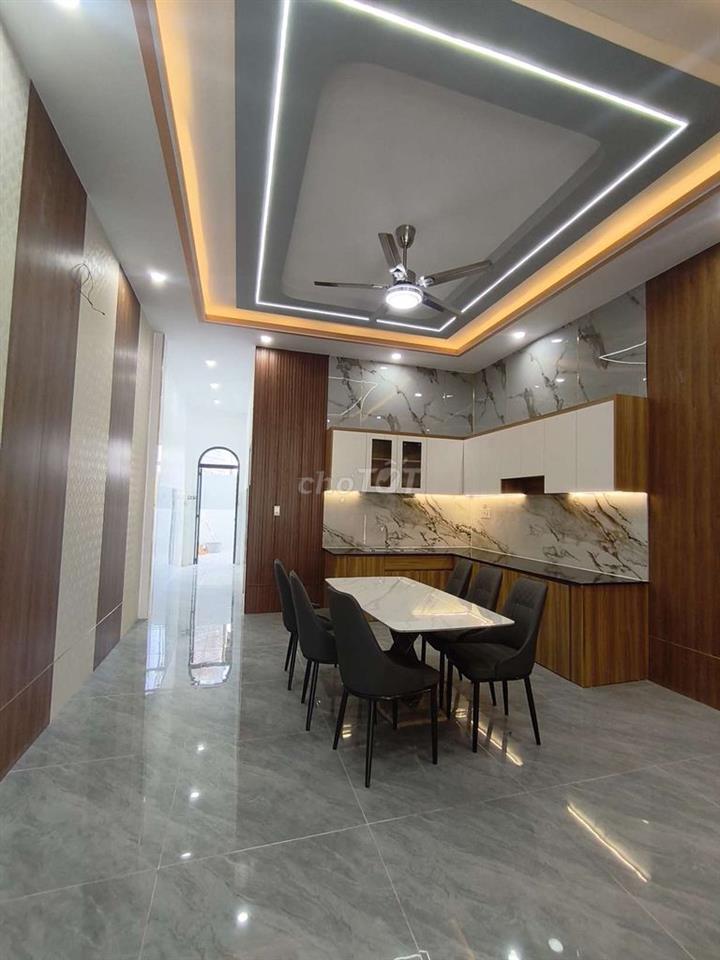 NHÀ MẶT TIỀN 148M2 KHU DÂN CƯ MẪU GIÁO LONG TRẠCH FULL NỘI THẤT