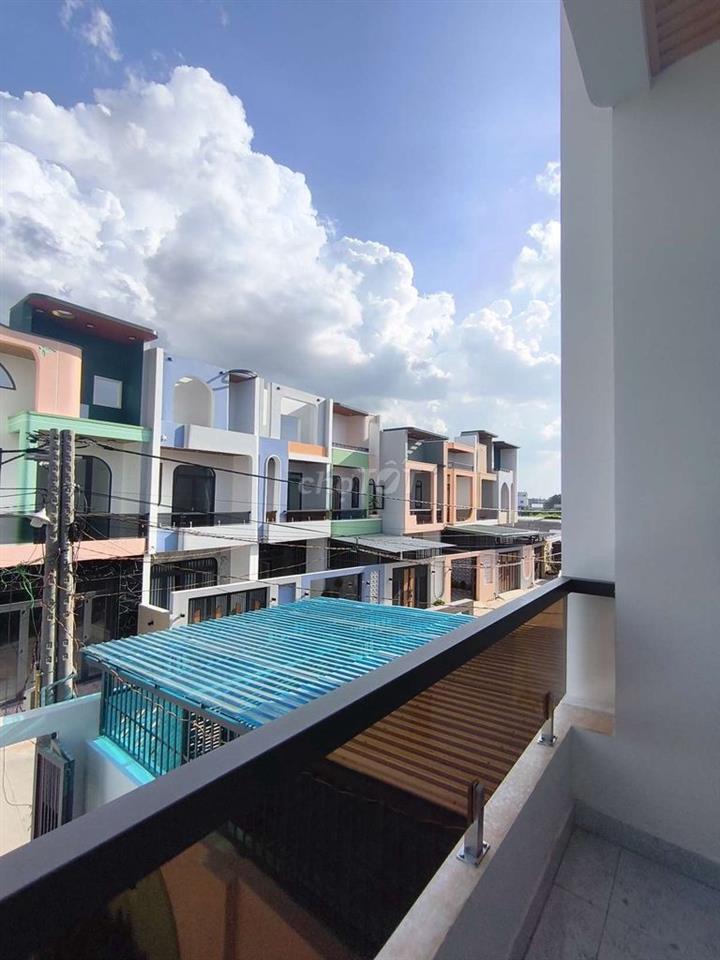 NHÀ MẶT TIỀN 148M2 KHU DÂN CƯ MẪU GIÁO LONG TRẠCH FULL NỘI THẤT