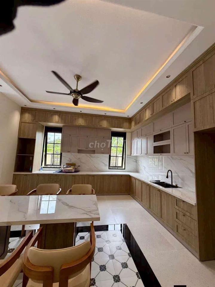 BIỆT THỰ SÂN VƯỜN 282M2 GIÁP RANH BÌNH CHÁNH 