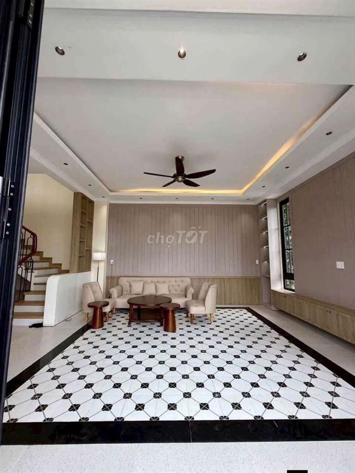 BIỆT THỰ SÂN VƯỜN 282M2 GIÁP RANH BÌNH CHÁNH 