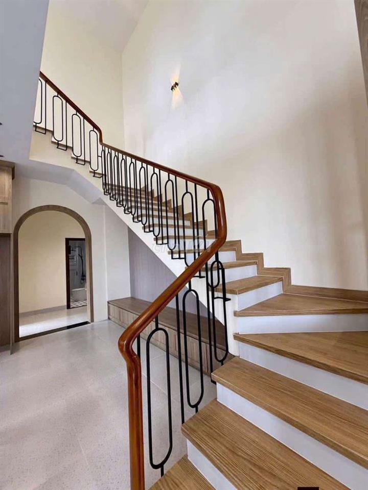 BIỆT THỰ SÂN VƯỜN 282M2 GIÁP RANH BÌNH CHÁNH 