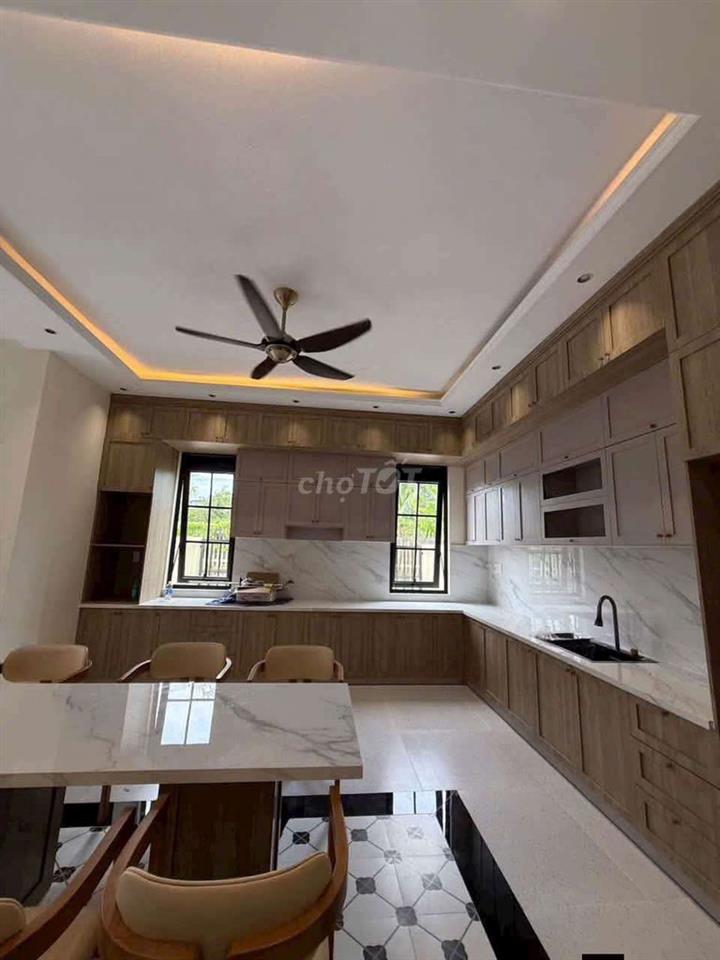 BIỆT THỰ SÂN VƯỜN 282M2 GIÁP RANH BÌNH CHÁNH 