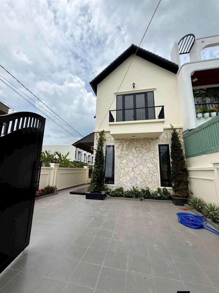 BIỆT THỰ SÂN VƯỜN 282M2 GIÁP RANH BÌNH CHÁNH 