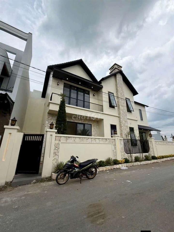 BIỆT THỰ SÂN VƯỜN 282M2 GIÁP RANH BÌNH CHÁNH 