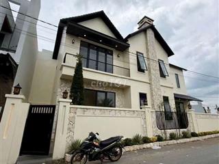 BIỆT THỰ SÂN VƯỜN 282M2 GIÁP RANH BÌNH CHÁNH 