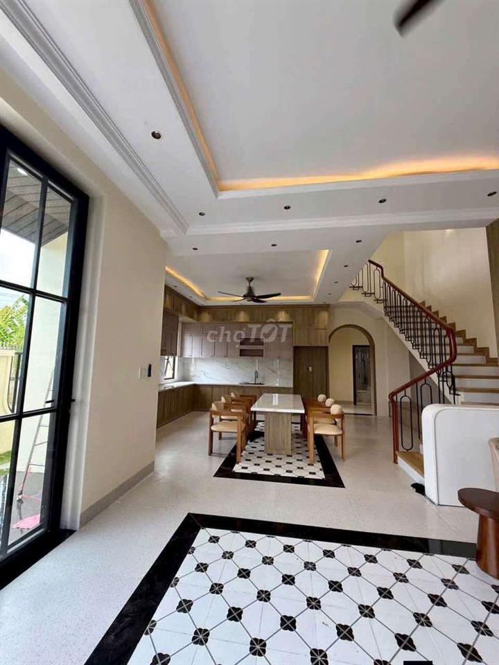 BIỆT THỰ SÂN VƯỜN 282M2 GIÁP RANH BÌNH CHÁNH 