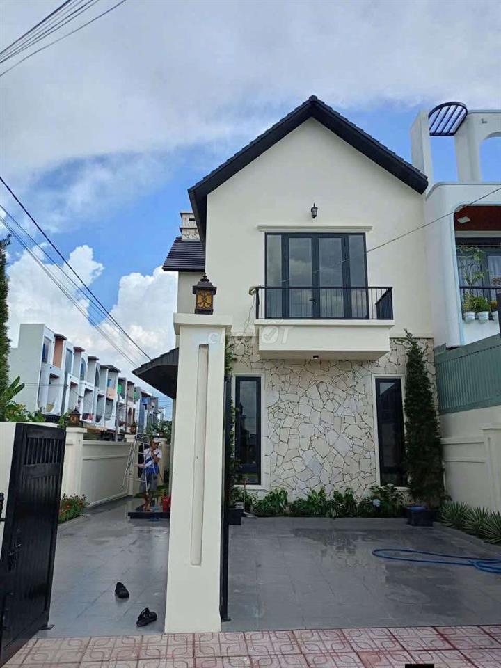 BIỆT THỰ SÂN VƯỜN 282M2 GIÁP RANH BÌNH CHÁNH 
