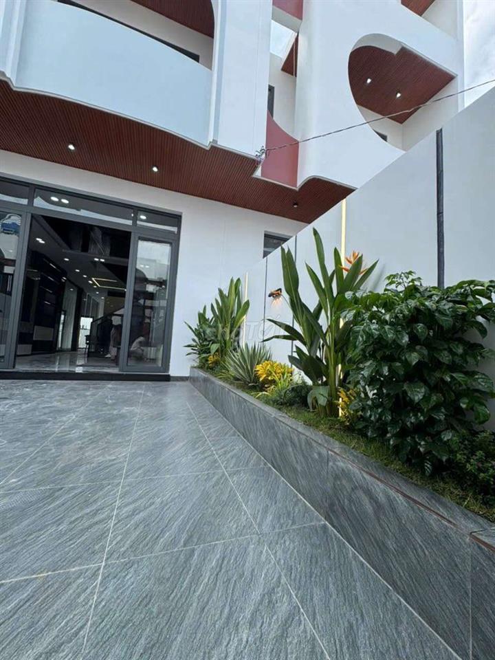NHÀ PHỐ SÂN VƯỜN 140M2 GẦN TRƯỜNG TIỂU HỌC LONG KHÊ TRỌN GÓI 2 TỶ 750