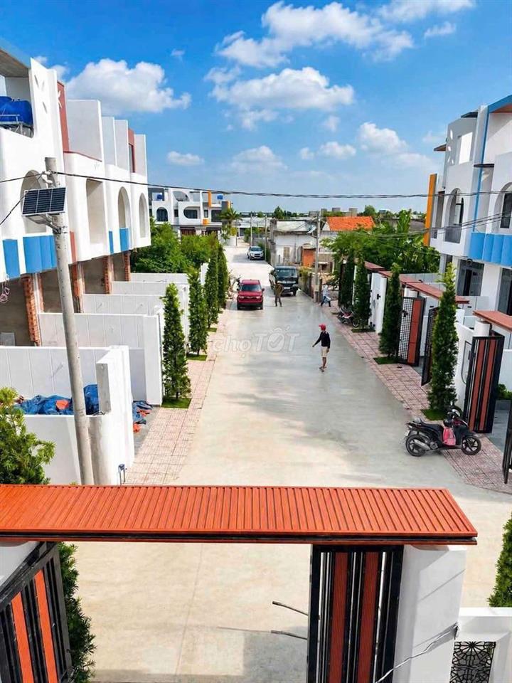 NHÀ PHỐ SÂN VƯỜN 140M2 GẦN TRƯỜNG TIỂU HỌC LONG KHÊ TRỌN GÓI 2 TỶ 750