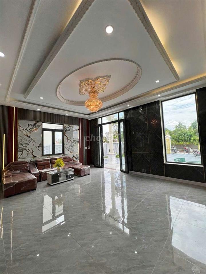 BIỆT THỰ SÂN VƯỜN 528M2 GIÁP RANH BÌNH CHÁNH FULL NỘI THẤT 