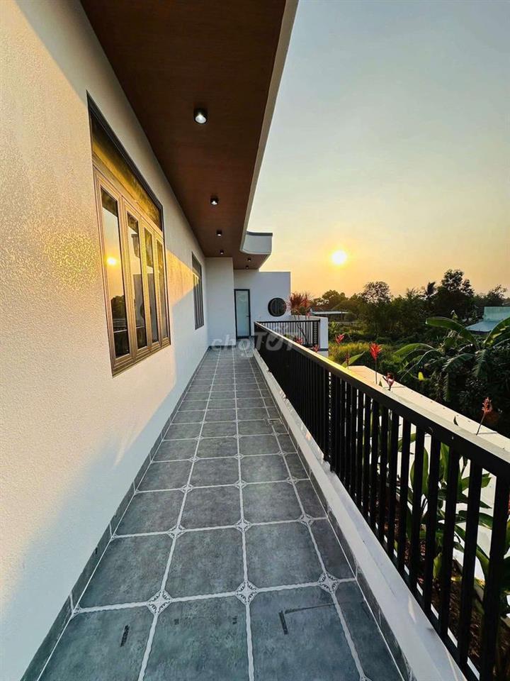 VILLA SÂN VƯỜN 288M2 FULL NỘI THẤT GIÁP RANH BÌNH CHÁNH