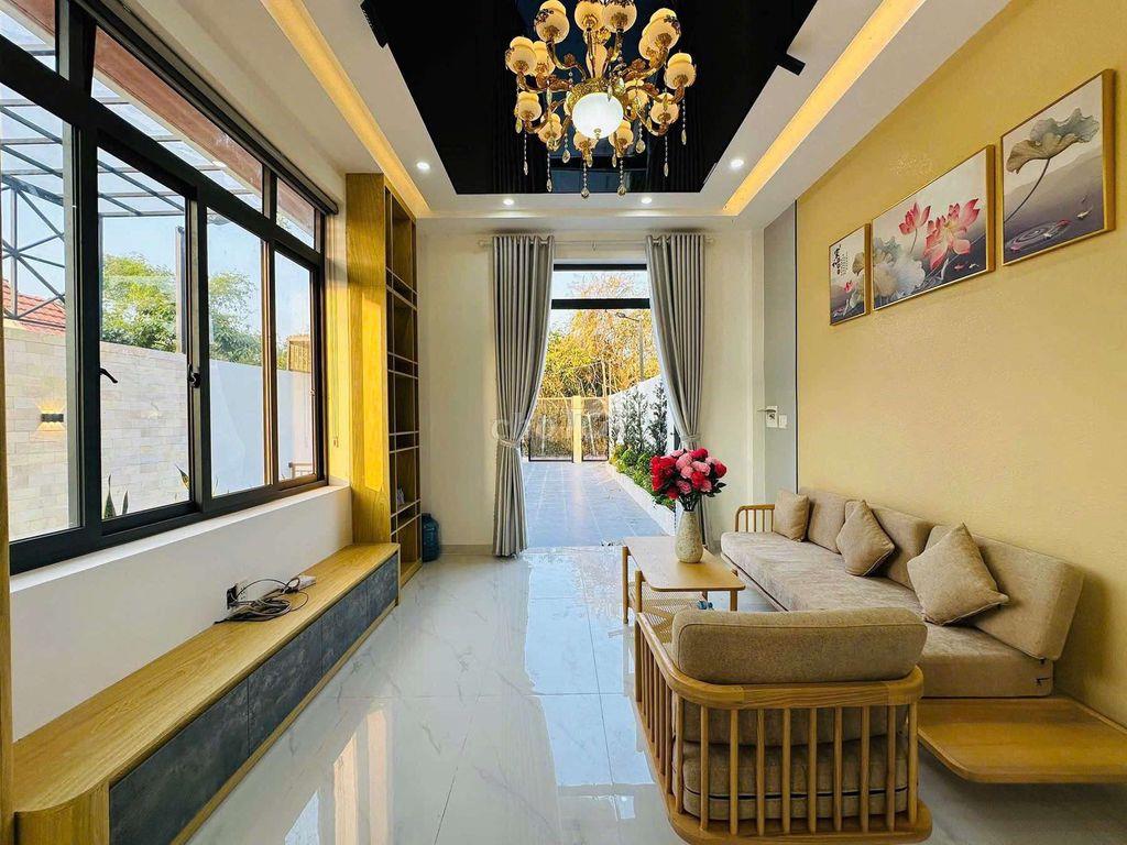 VILLA SÂN VƯỜN 288M2 FULL NỘI THẤT GIÁP RANH BÌNH CHÁNH