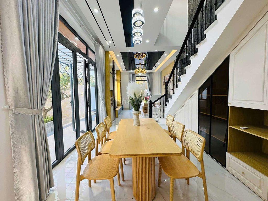 VILLA SÂN VƯỜN 288M2 FULL NỘI THẤT GIÁP RANH BÌNH CHÁNH