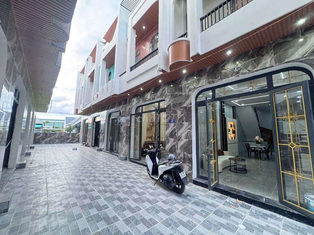 NHÀ 2 TẦNG GẦN CHỢ RẠCH KIẾN TẶNG FULL NỘI THẤT 