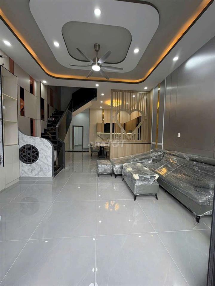 NHÀ 2 TẦNG MẶT TIỀN ĐẦU KHU DÂN CƯ LONG HOÀ 