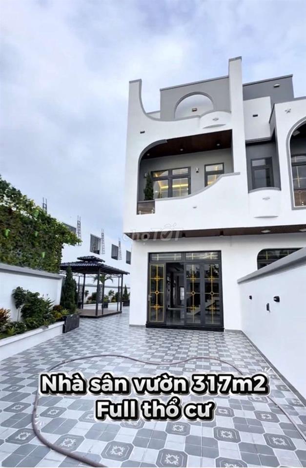 VILLA SÂN VƯỜN 317M2 GẦN KHU CÔNG NGHIỆP CẦU TRÀM FULL NỘI THẤT 
