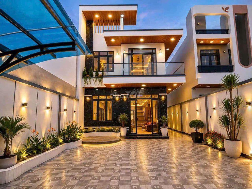 VILLA SÂN VƯỜN 590M2 FULL NỘI THẤT GẦN ĐINH ĐỨC THIỆN