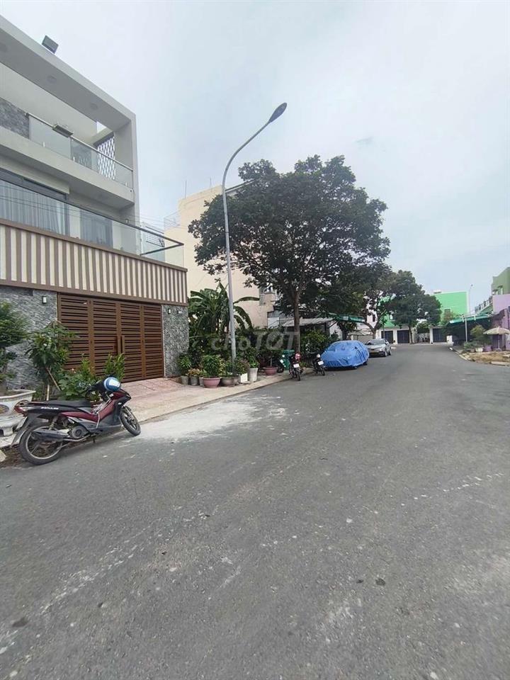 NHÀ 4 TẦNG KHU ĐÔ THỊ 5 SAO GẦN CHỢ BÌNH CHÁNH 