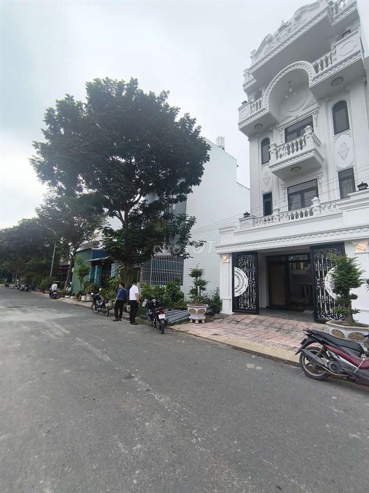 NHÀ 4 TẦNG KHU ĐÔ THỊ 5 SAO GẦN CHỢ BÌNH CHÁNH 