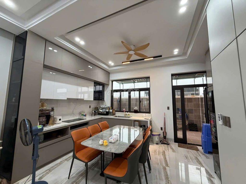 Cho thuê nhà phố tại lavida 4PN full nội thất hiện đại sân oto