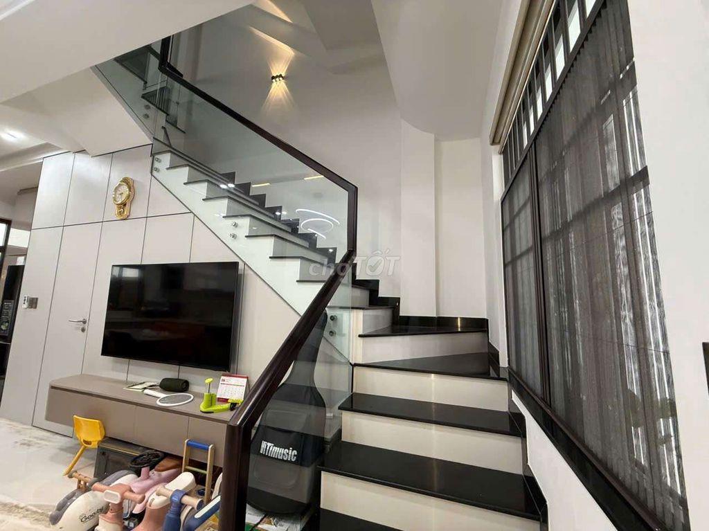 Cho thuê nhà phố tại lavida 4PN full nội thất hiện đại sân oto
