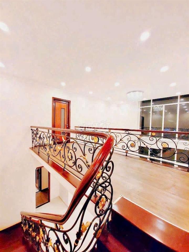 Cho thuê penhouse RUBy  Tower 3PN full nội thất gần loter