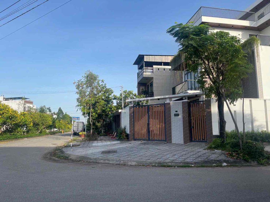 Bán BT góc 2 MT đường số 9 và số 5 Khu Miền Nam Hưng Phú Cần Thơ.
