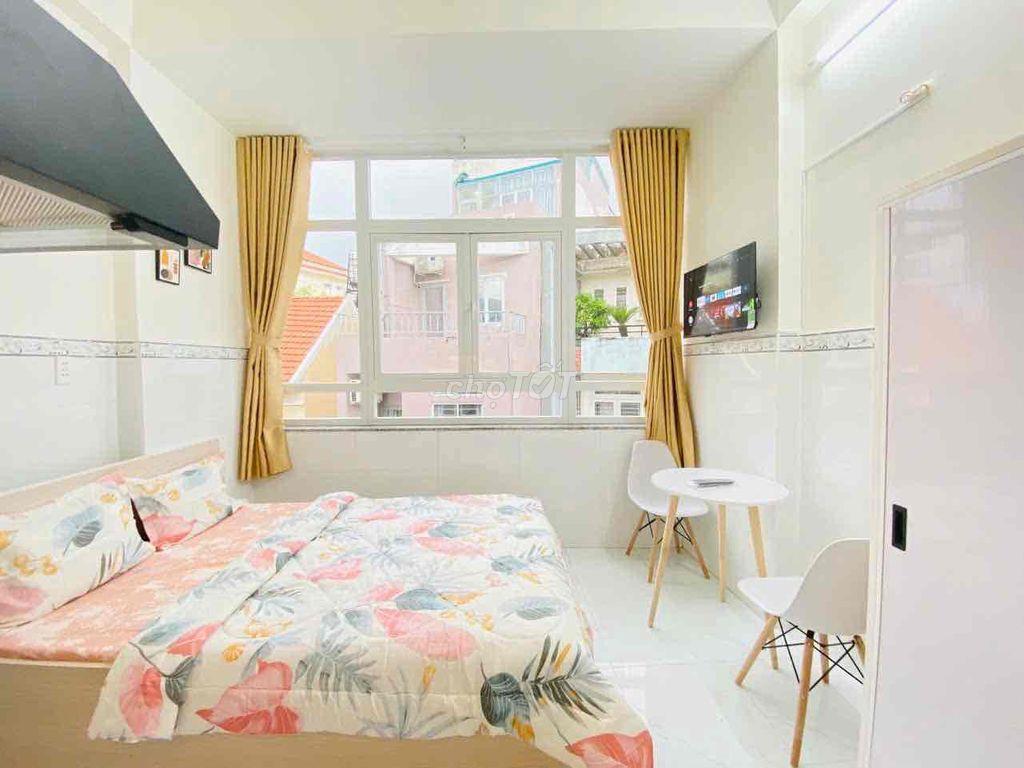 TRỐNG SẴN CĂN CỬA SỔ TRỜI NGAY CẦU VƯỢT 3/2 — UEH NGUYỄN TRI PHƯƠNG
