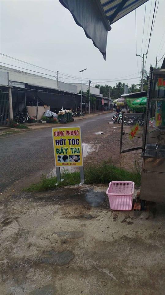 MẶT TIỀN ĐƯỜNG NHỰA XE HƠI GẦN CHỢ GẦN TRƯỜNG HỌC 