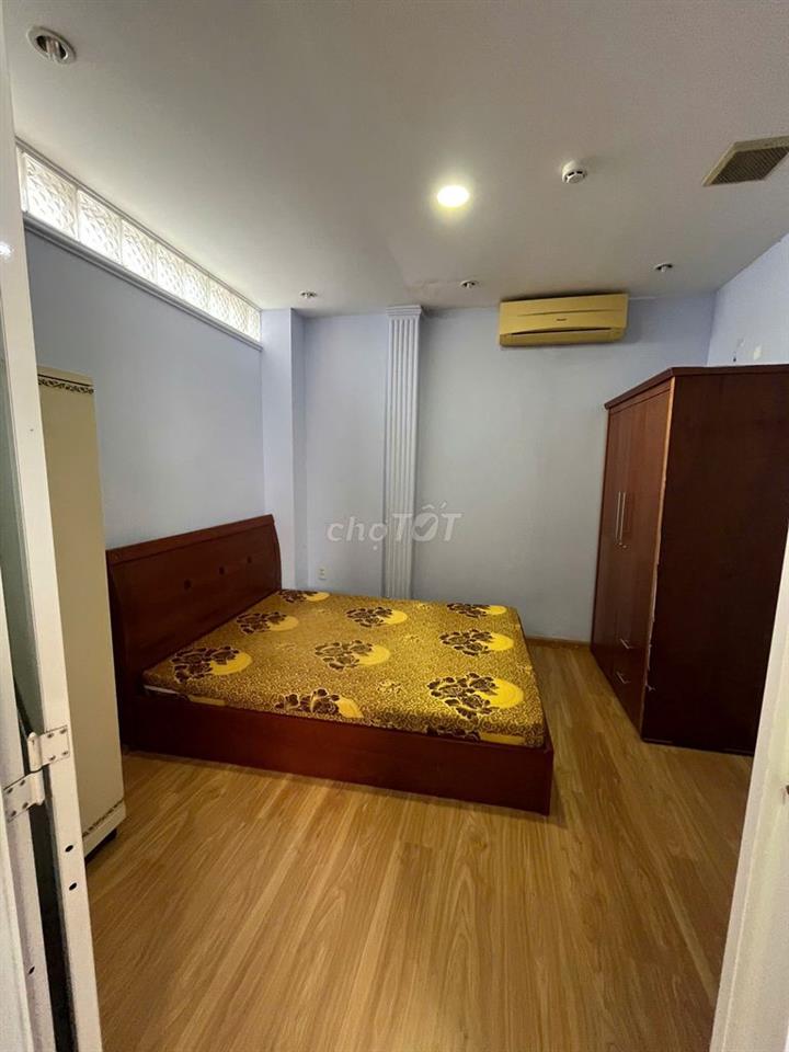 Thuê nhà khu vực sân bay full nội thất có  cửa sổ trời 