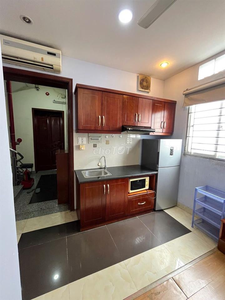Thuê nhà khu vực sân bay full nội thất có  cửa sổ trời 