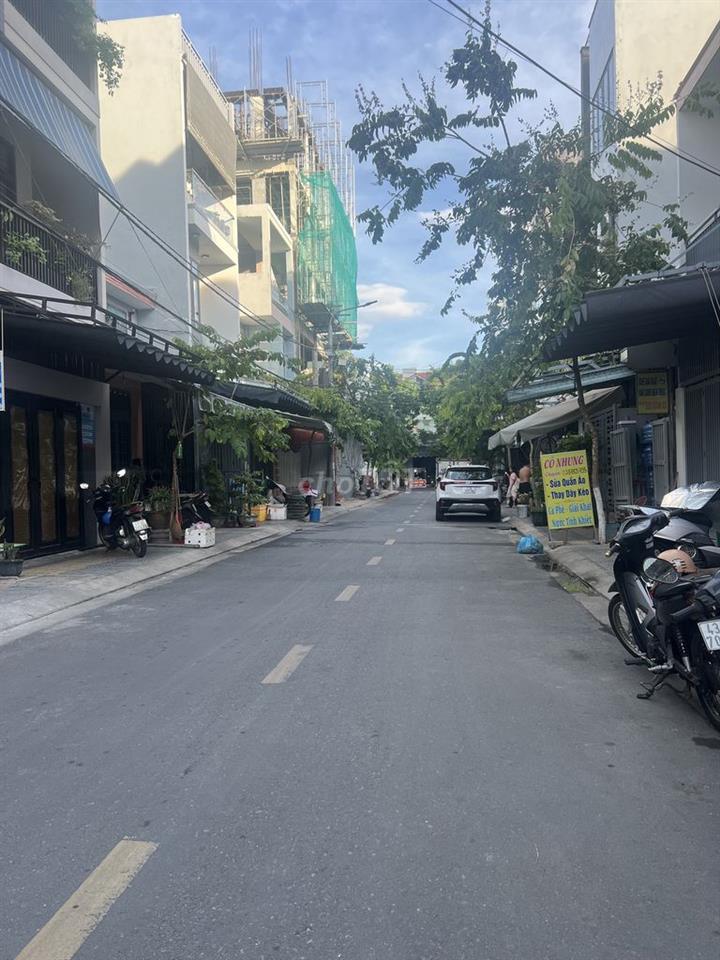 Bán đất tặng nhà cấp 4