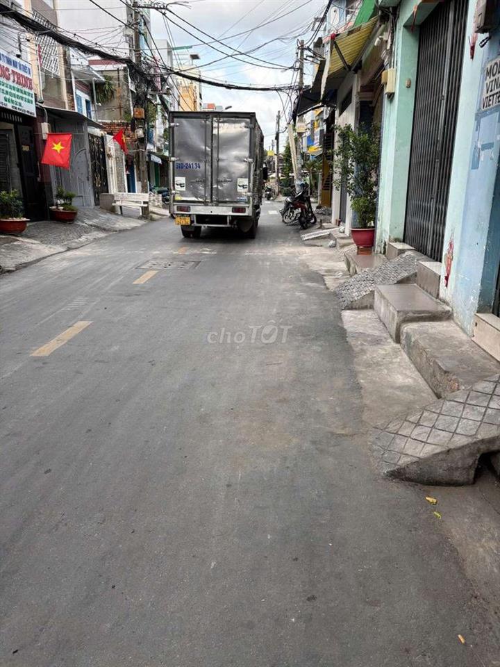 Cần bán căn nhà mặt Tiền Lò Siêu