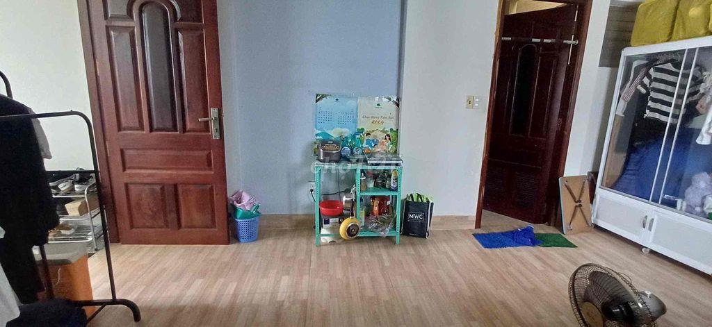 Cho nữ sinh viên (ưu tiên ngành sư phạm) ở ghép bao điện, nước.