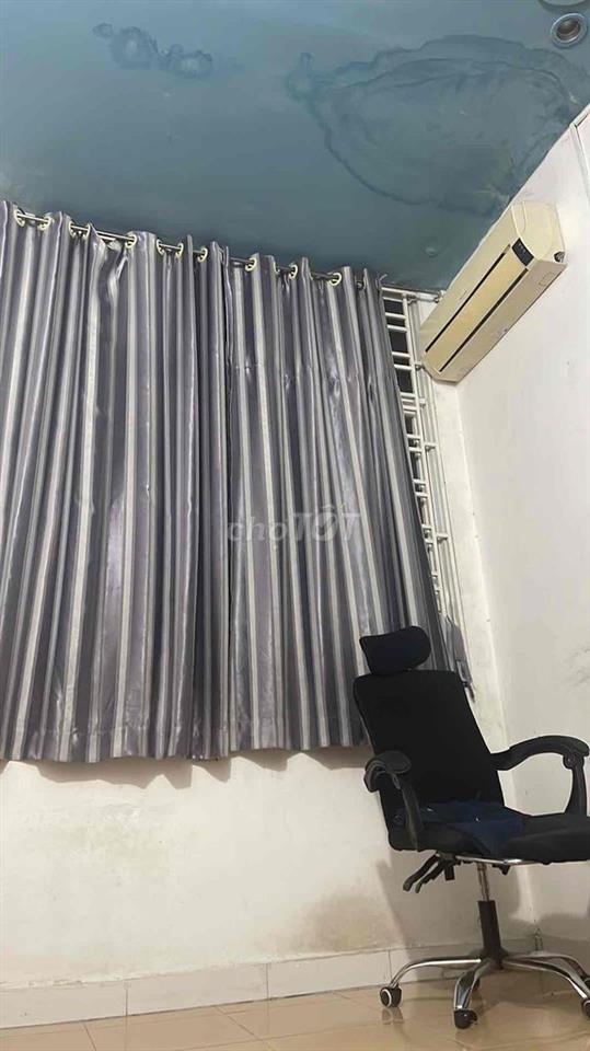 phòng cho thuê có ban công mát mẻ rộng rãi