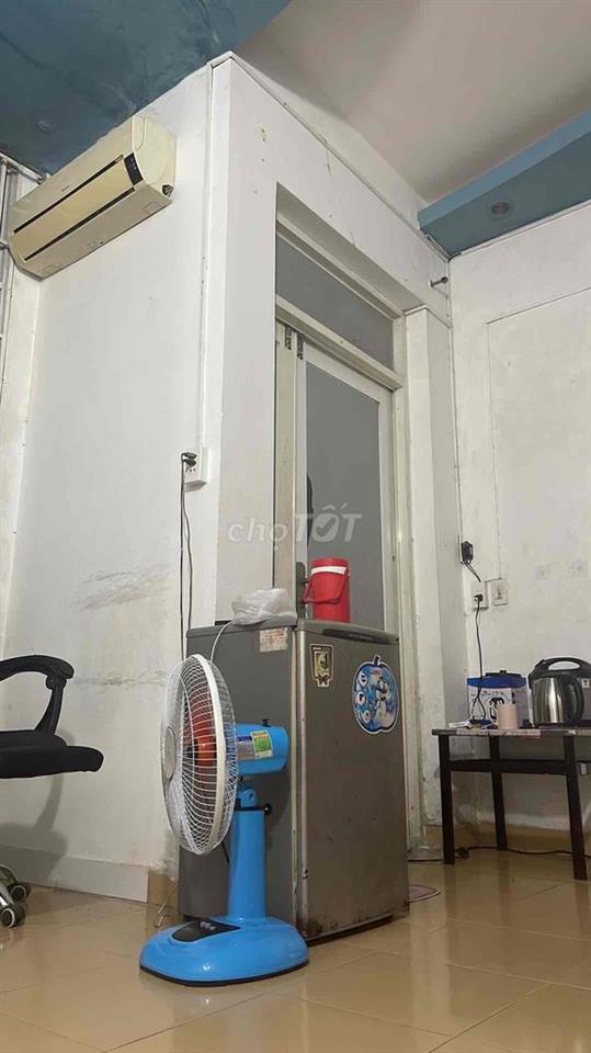 phòng cho thuê có ban công mát mẻ rộng rãi