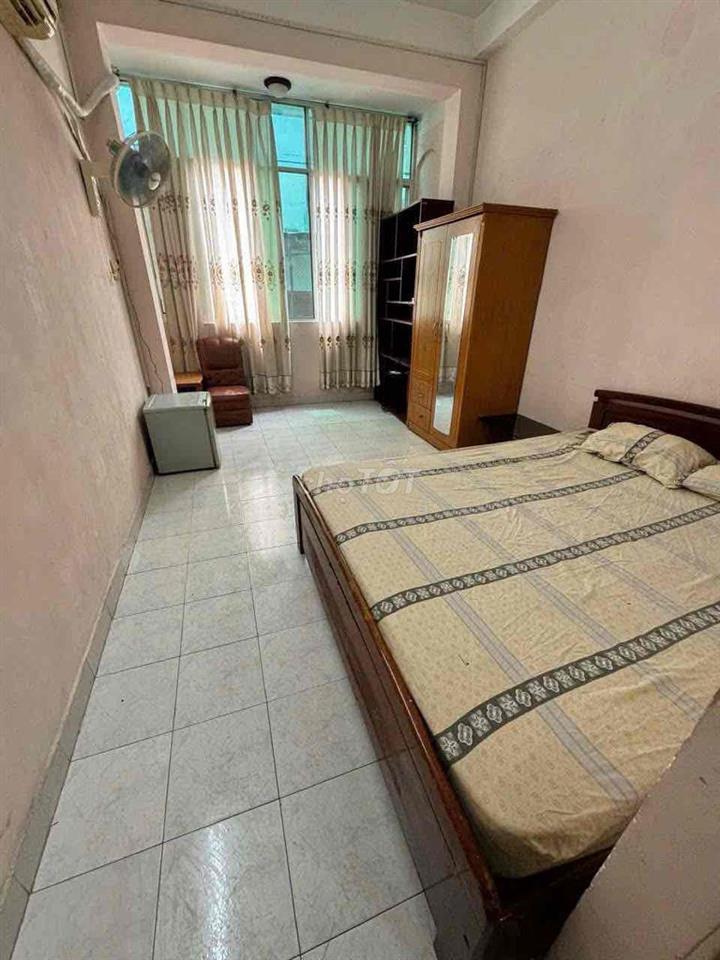 cho thuê phòng đầy đủ tiện nghi lầu 1 huớng ra phía truớc mặt tiền