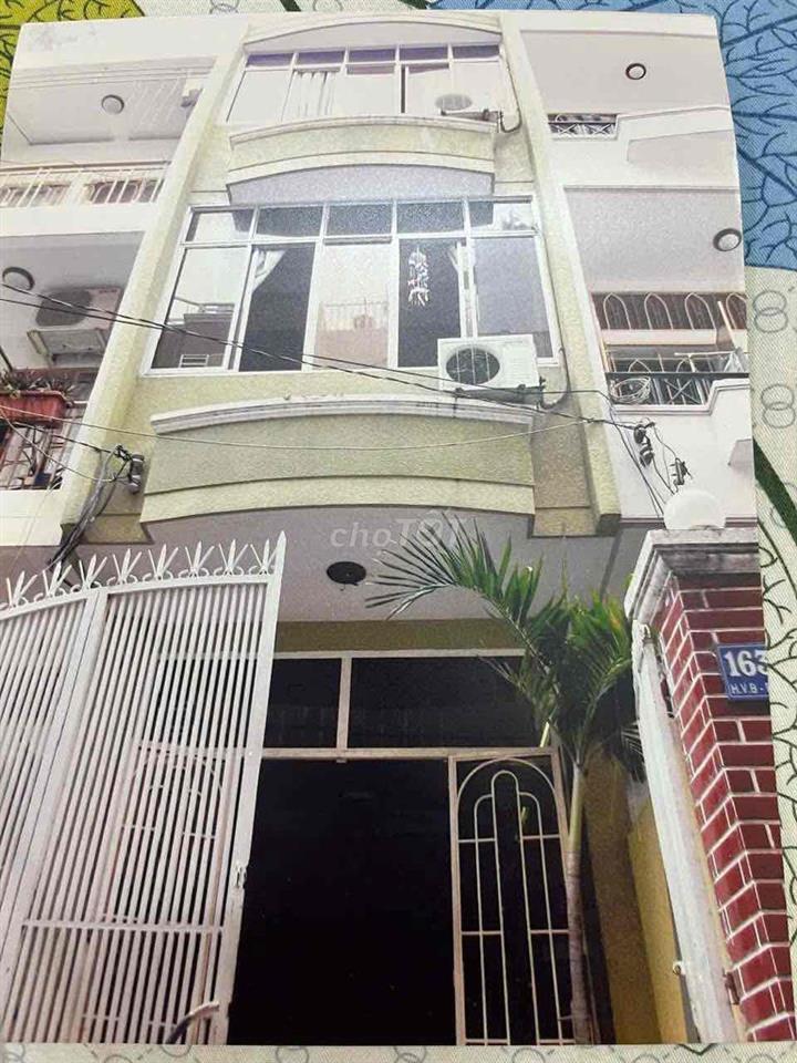 cho thuê phòng đầy đủ tiện nghi lầu 1 huớng ra phía truớc mặt tiền
