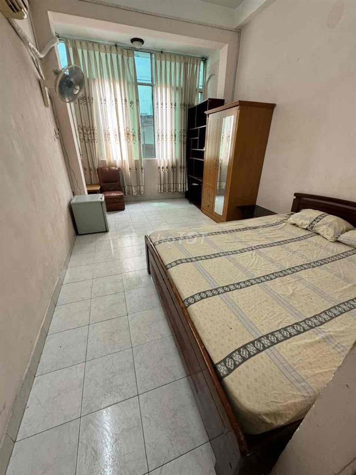cho thuê phòng đầy đủ tiện nghi lầu 1 huớng ra phía truớc mặt tiền